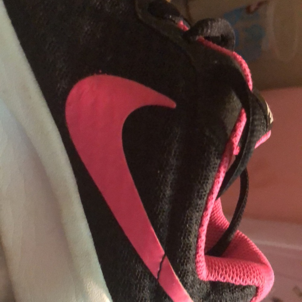 Nike shoes - Picture 2 of 2
